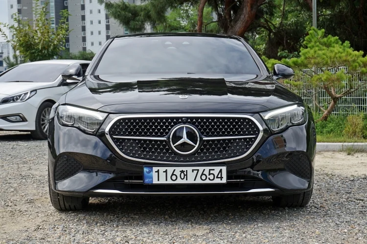 벤츠 E200 아방가르드 (브라운시트)